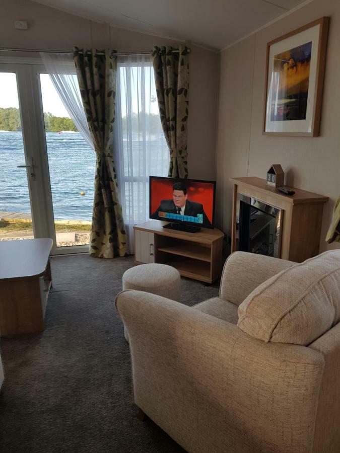 Dees Hot Tub Breaks At Tattershall Lakes Jet Ski 4 Εξωτερικό φωτογραφία