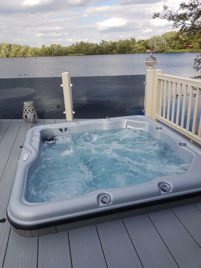Dees Hot Tub Breaks At Tattershall Lakes Jet Ski 4 Εξωτερικό φωτογραφία