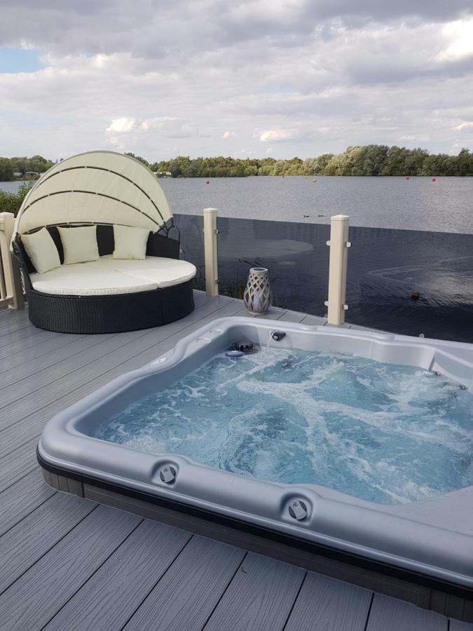 Dees Hot Tub Breaks At Tattershall Lakes Jet Ski 4 Εξωτερικό φωτογραφία